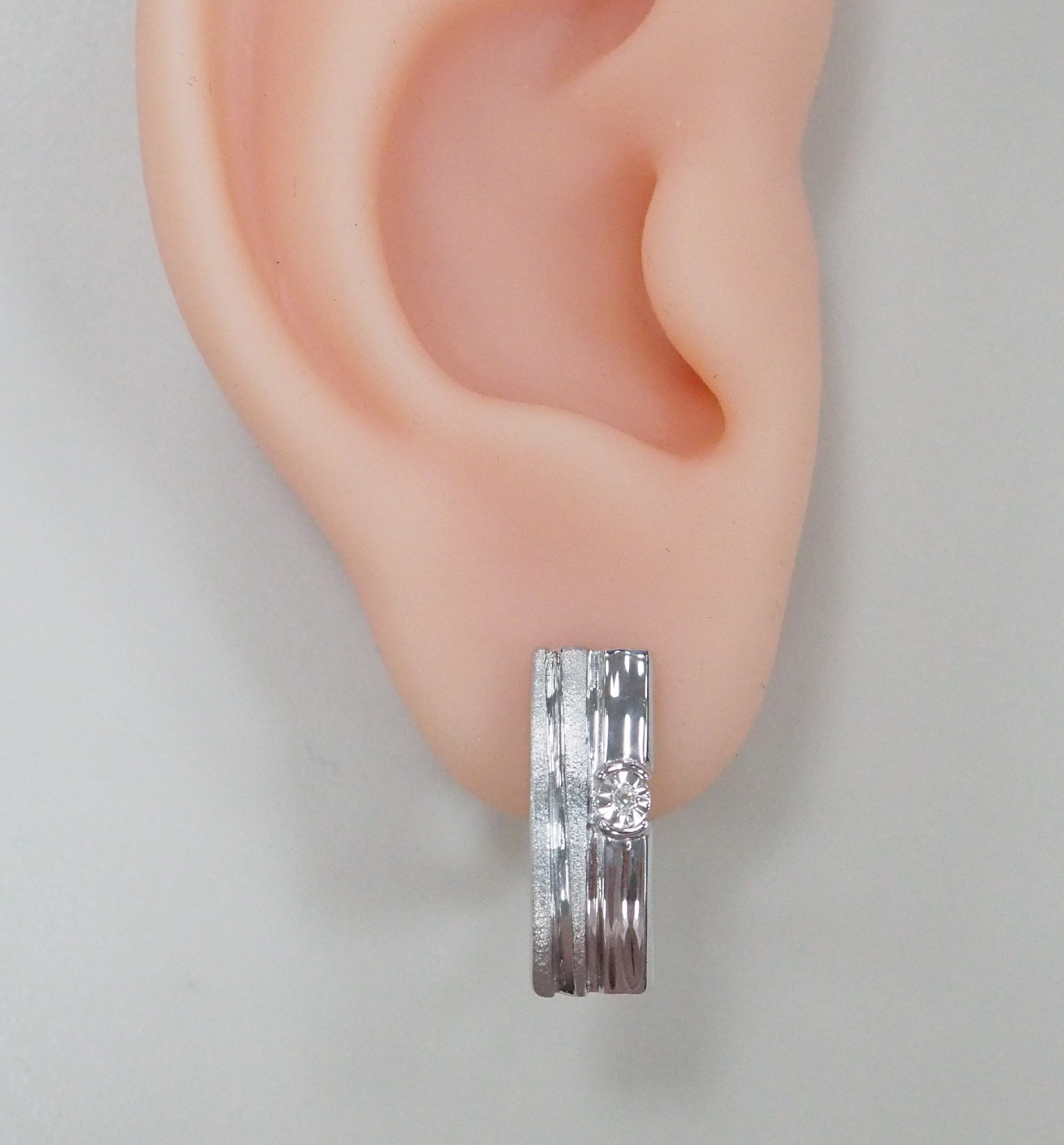 Серебряные серьги с бриллиантами